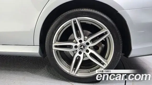 Mercedes-Benz E-Class 2020 — Фото 5/20