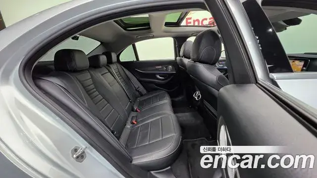 Mercedes-Benz E-Class 2020 — Фото 19/20