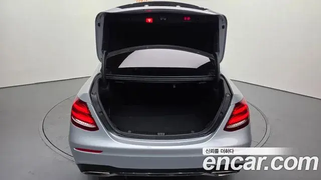 Mercedes-Benz E-Class 2020 — Фото 20/20