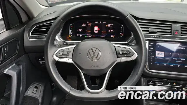 Volkswagen Tiguan 2021 — Şəkil 18/20