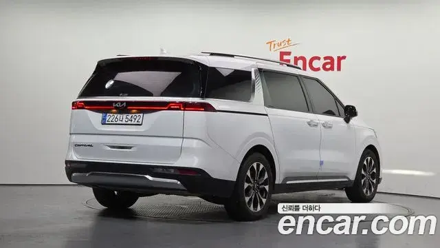 Kia Carnival 2021 — Фото 2/20