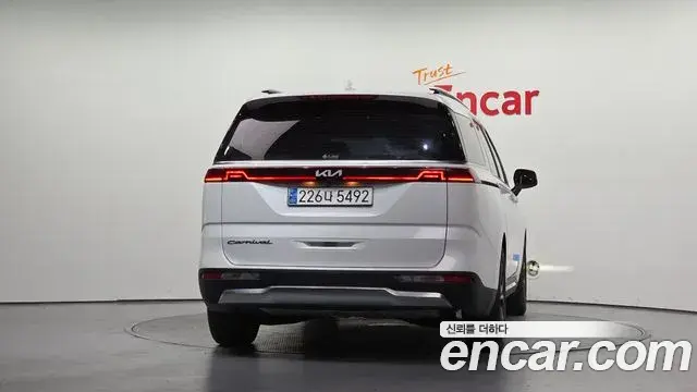 Kia Carnival 2021 — Фото 4/20