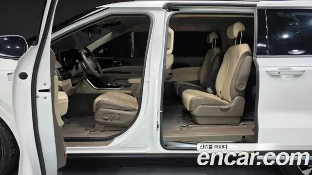 Kia Carnival 2021 — Фото 17/20