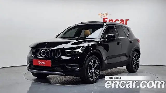 Volvo XC40 2021 — ფოტო 19/20