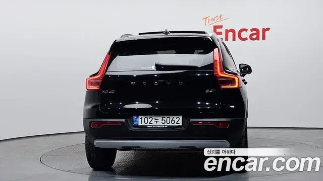Volvo XC40 2021 — ფოტო 13/20