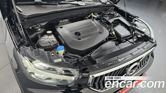 Volvo XC40 2021 — ფოტო 15/20