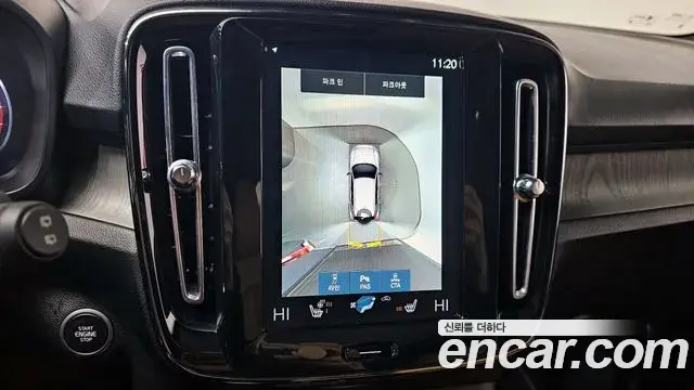 Volvo XC40 2021 — ფოტო 11/20