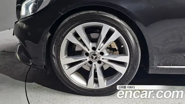 Mercedes-Benz C-Class 2018 — ფოტო 18/20