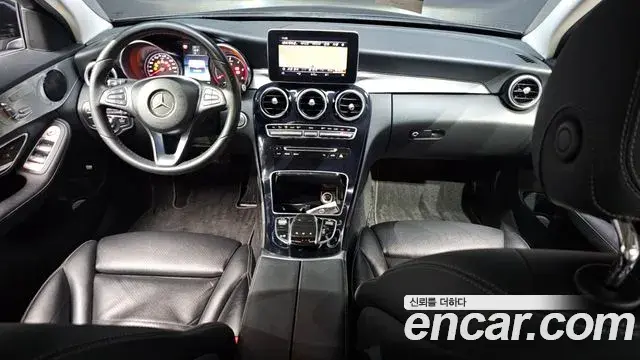 Mercedes-Benz C-Class 2018 — ფოტო 17/20
