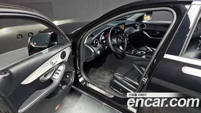 Mercedes-Benz C-Class 2018 — ფოტო 13/20