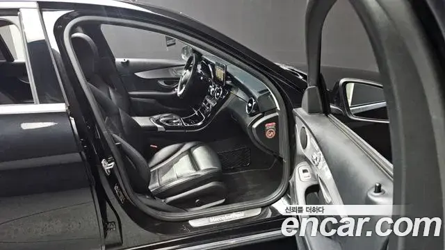 Mercedes-Benz C-Class 2018 — ფოტო 1/20