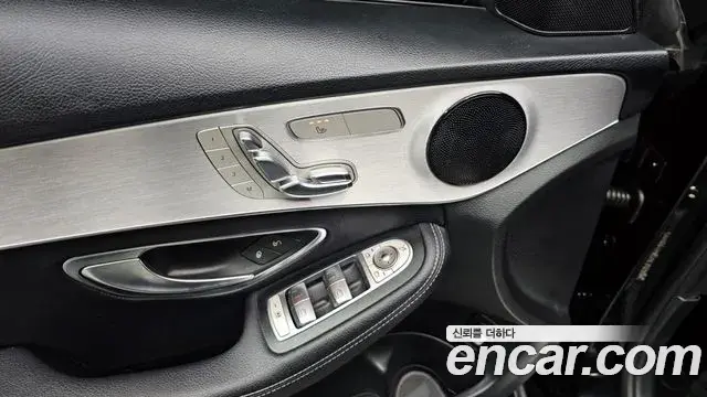 Mercedes-Benz C-Class 2018 — ფოტო 15/20