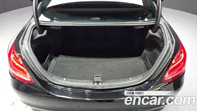 Mercedes-Benz C-Class 2018 — ფოტო 5/20