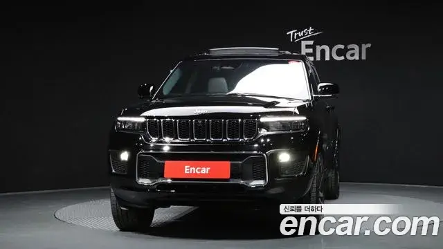 Jeep Grand Cherokee 2021 — Фото 3/20