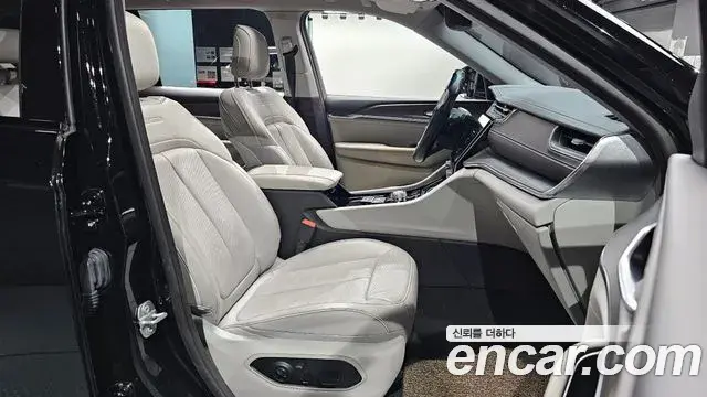 Jeep Grand Cherokee 2021 — Фото 10/20