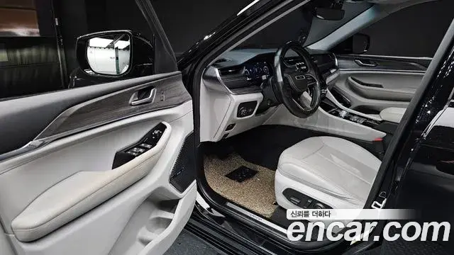 Jeep Grand Cherokee 2021 — Фото 11/20