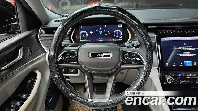 Jeep Grand Cherokee 2021 — Фото 13/20