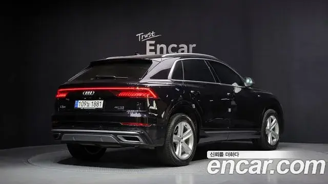 Audi Q8 2021 — Şəkil 13/20