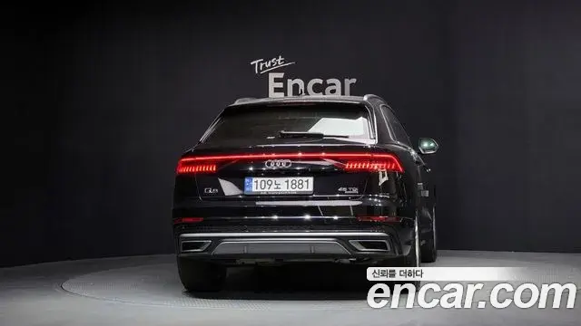 Audi Q8 2021 — Şəkil 16/20