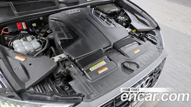 Audi Q8 2021 — Şəkil 10/20
