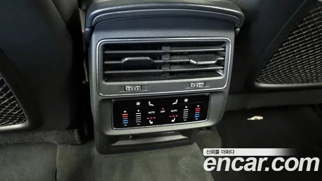 Audi Q8 2021 — Şəkil 12/20