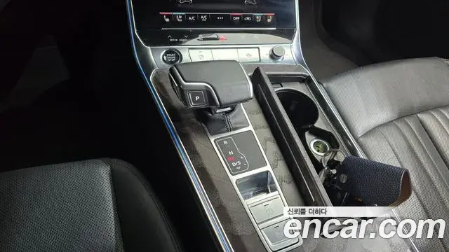 Audi A6 2021 — ფოტო 18/20