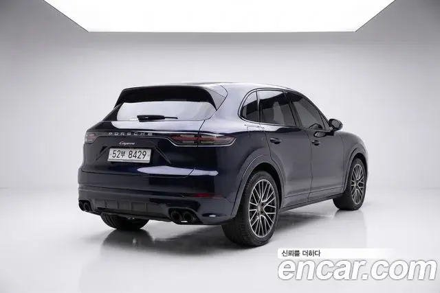 Porsche Cayenne 2019 — ფოტო 8/20
