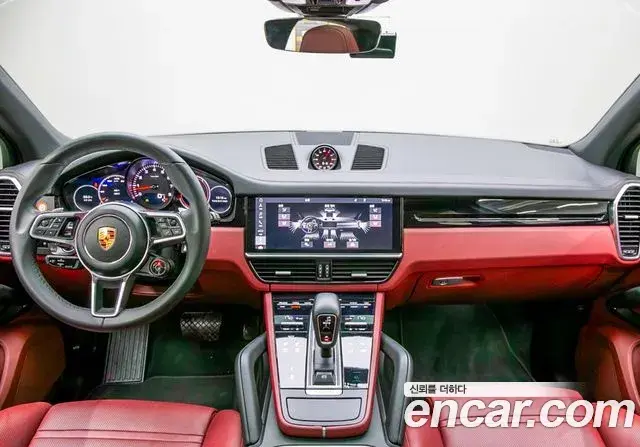 Porsche Cayenne 2019 — ფოტო 19/20