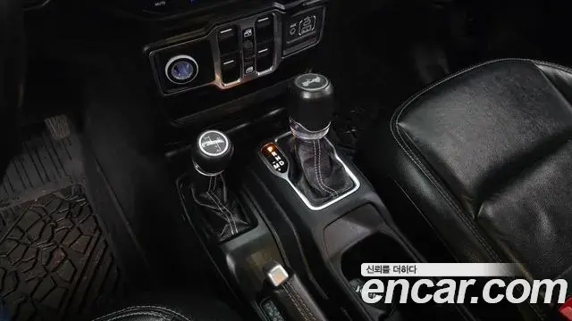 Jeep Wrangler 2021 — Photo 19/20