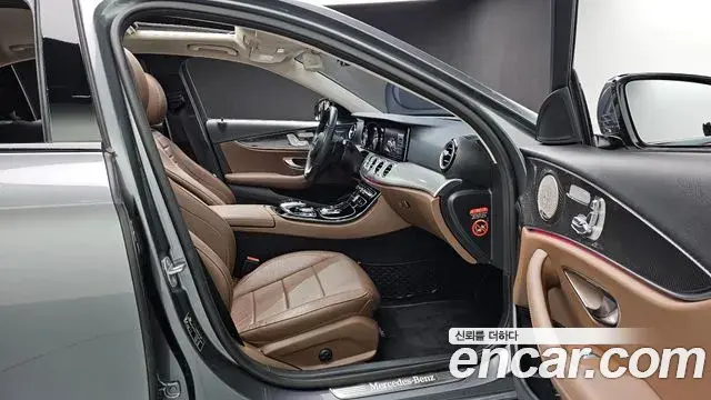 Mercedes-Benz E-Class 2018 — Фото 10/20