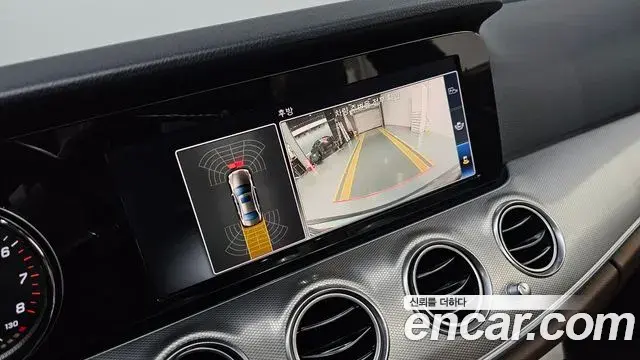Mercedes-Benz E-Class 2018 — Фото 15/20