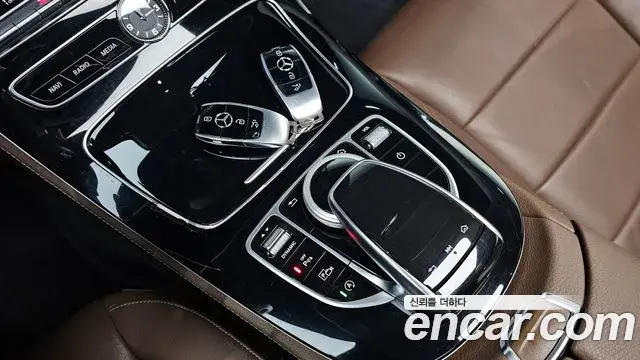 Mercedes-Benz E-Class 2018 — Фото 16/20
