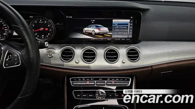 Mercedes-Benz E-Class 2018 — Фото 19/20