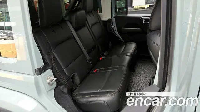 Jeep Wrangler 2024 — Şəkil 28/34