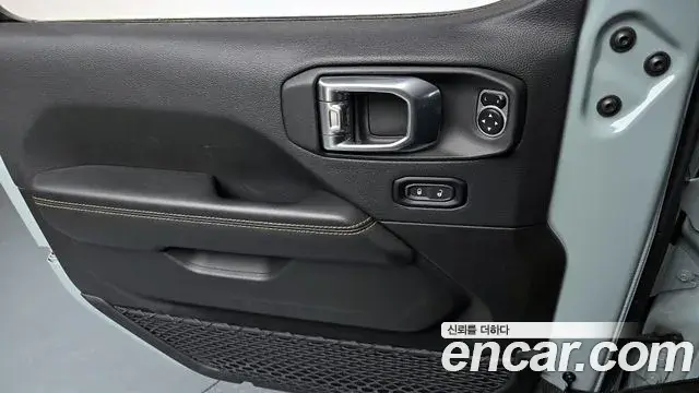 Jeep Wrangler 2024 — Şəkil 31/34