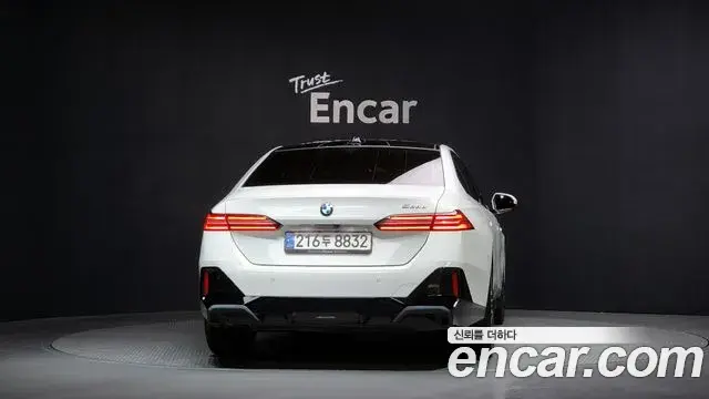 BMW 5 Series 2025 — Photo 10/20