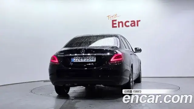 Mercedes-Benz C-Class 2019 — ფოტო 5/20