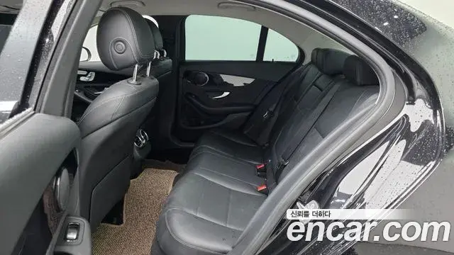 Mercedes-Benz C-Class 2019 — ფოტო 17/20