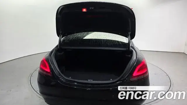 Mercedes-Benz C-Class 2019 — ფოტო 6/20