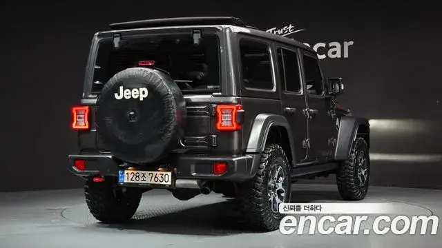 Jeep Wrangler 2022 — ფოტო 14/20