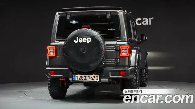 Jeep Wrangler 2022 — ფოტო 17/20
