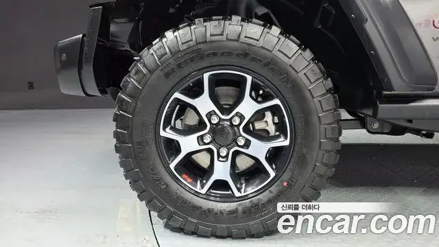 Jeep Wrangler 2022 — ფოტო 15/20