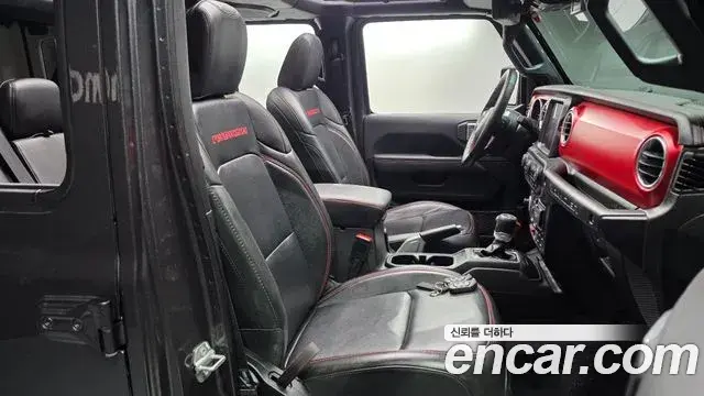 Jeep Wrangler 2022 — ფოტო 18/20
