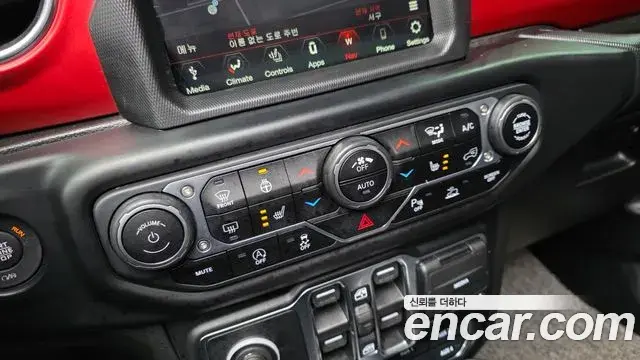 Jeep Wrangler 2022 — ფოტო 16/20