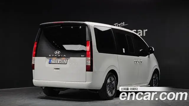 Hyundai Staria 2025 — Photo 2/20