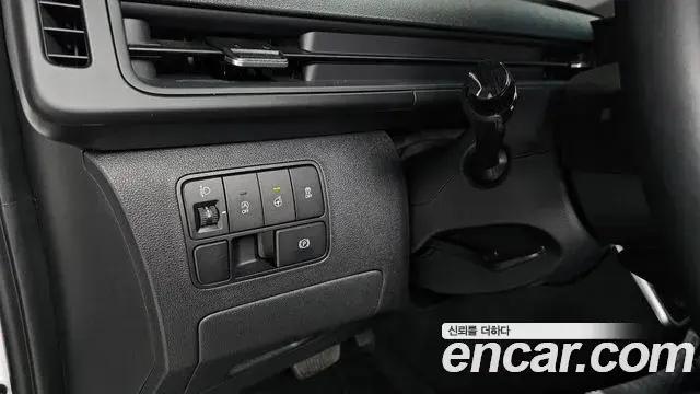 Hyundai Staria 2025 — Photo 16/20