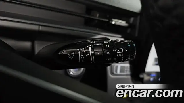 Hyundai Staria 2025 — Photo 18/20