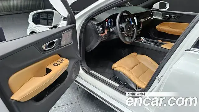 Volvo S60 2021 — Şəkil 16/20