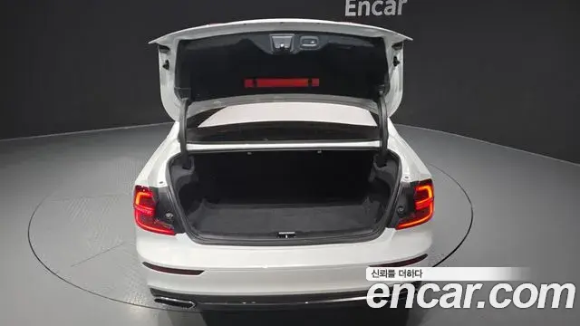 Volvo S60 2021 — Şəkil 9/20