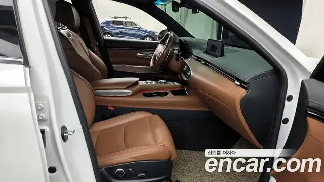 Genesis GV70 2021 — ფოტო 18/20